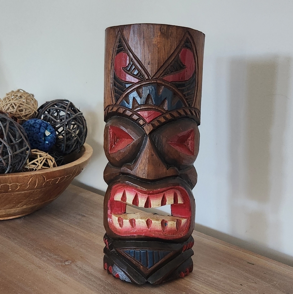 🗿Wooden Tiki Mask Wall Decor – Red & Blue Accents, Preowned Excellent Condition